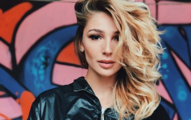 Настя Ивлеева кардинально сменила цвет волос