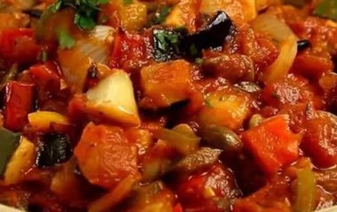 Как приготовить овощное сотое с баклажанами на зиму: простой рецепт