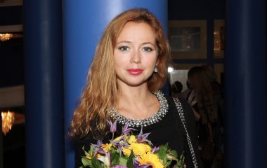 Елена Захарова пришла на радио в маленьком черном платье