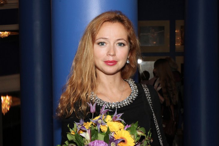 Елена Захарова пришла на радио в маленьком черном платье