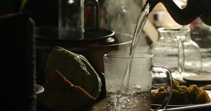 Скільки води потрібно пити щодня та чому правило 8 склянок не працює