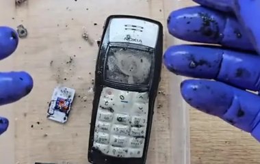У Чорному морі знайшли легендарну Nokia: що відбулося з телефоном за 15 років у воді (фото)