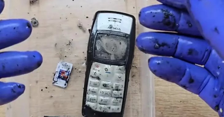 У Чорному морі знайшли легендарну Nokia: що відбулося з телефоном за 15 років у воді (фото)