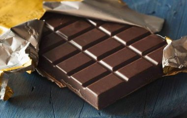 Лікар пояснив появу сильного бажання з'їсти шоколад