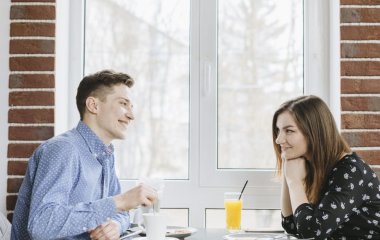 Ці 2 ознаки покажуть, що ви дуже подобаєтеся чоловікові, навіть якщо він мовчить про це