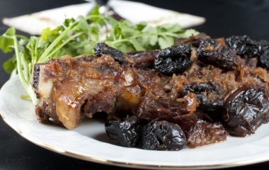Рецепты приготовления говядины с черносливом в духовке