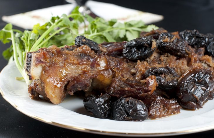Рецепты приготовления говядины с черносливом в духовке