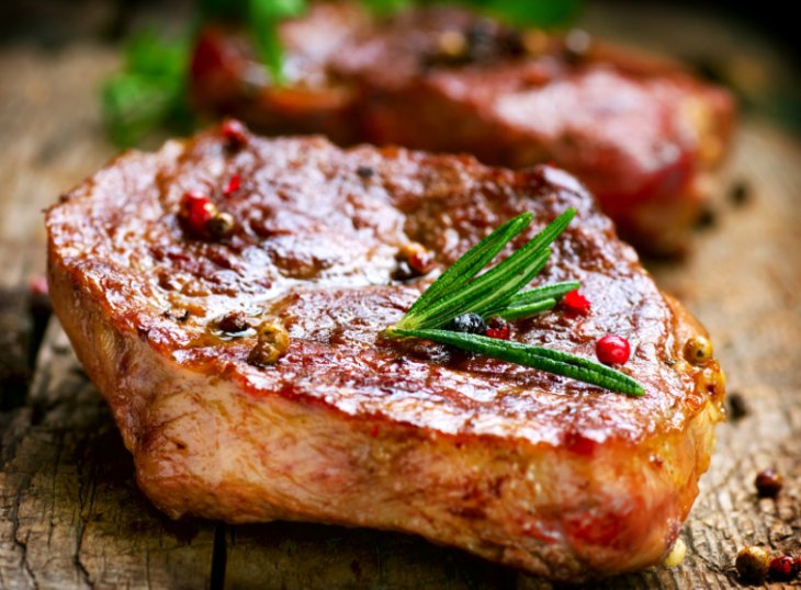 Правила приготовления стейка из свинины на сковороде: простые рецепты блюда и варианты маринадов для мяса