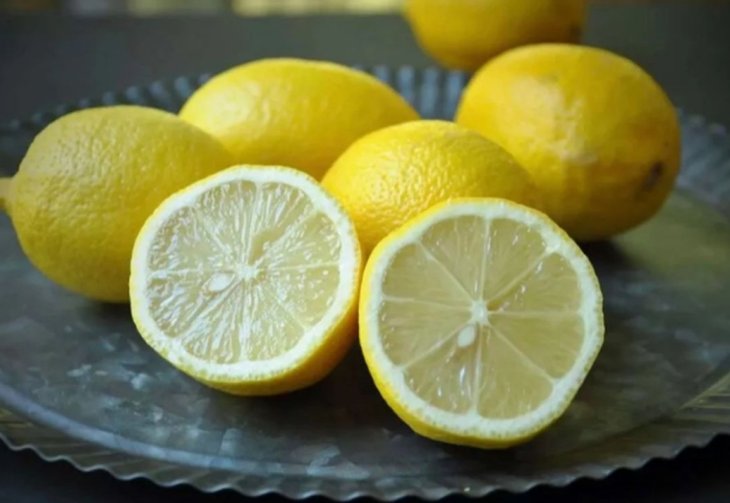 Як може нашкодити лимон під час лікування ГРВІ? Пояснює лікар