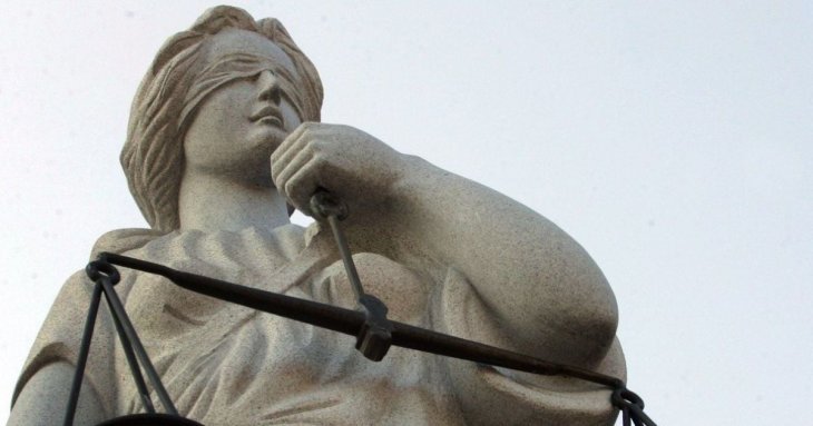 Перший штраф за “пропаганду чайлдфрі”: жінку у Севастополі покарали за пости в соцмережі (фото)