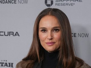 44-річна Наталі Портан вагітна втретє: хто батько дитини акторки та що відомо про їхні стосунки