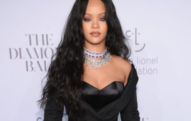 Рианна провела благотворительный бал Diamond Ball 