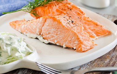 Форель с соусом из йогурта