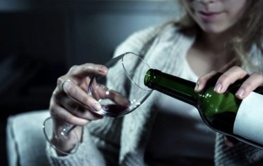 Розкрито зв'язок смертельної дози алкоголю для людини з її настроєм