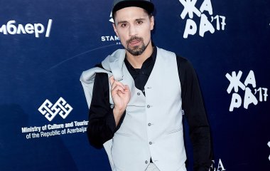 Костыли не помешали Диме Билану получить заслуженную награду