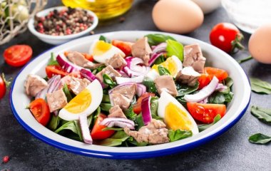 Салат з печінкою тріски: рецепт чудової закуски
