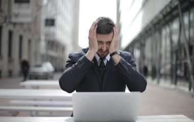 Лікар пояснив, з яким головним болем потрібно терміново йти до лікаря