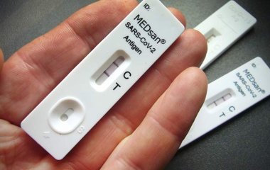 Лікар попередив про збільшення вразливості до коронавірусу під час спеки