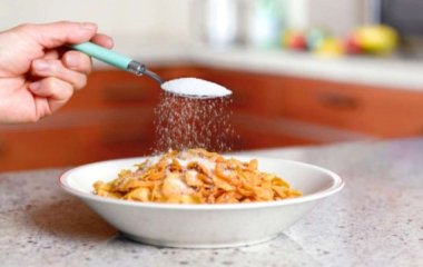 Врач назвала продукты, которыми можно заменить сахар