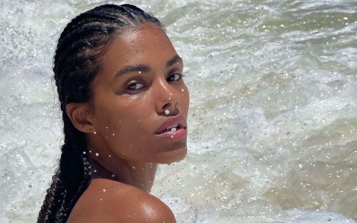 Тина Кунаки на фоне слухов о новом романе показалась с известным испанским актером на отдыхе