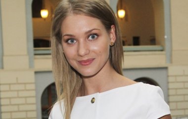 Кристина Асмус показала фигуру в мини