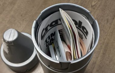 Чоловік відкрив капсулу часу, заховану 24 роки тому: що там було (фото)