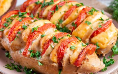 Куриное филе с вялеными томатами в сливках