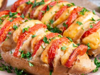 Куриное филе с вялеными томатами в сливках