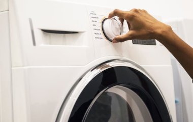 Фахівці розповіли, кому потрібно вдвічі частіше змінювати постільну білизну: сім факторів
