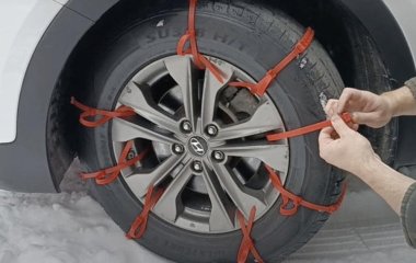 Навіщо водії надягають пластикові стяжки на шини автомобіля взимку