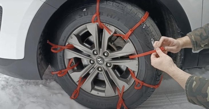 Навіщо водії надягають пластикові стяжки на шини автомобіля взимку