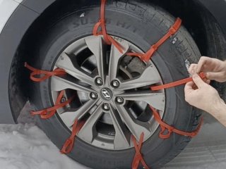 Навіщо водії надягають пластикові стяжки на шини автомобіля взимку