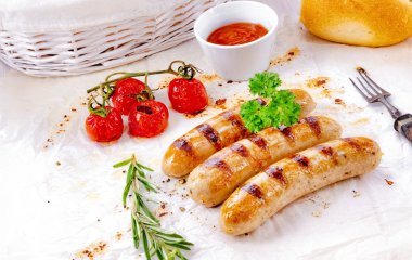 Рецепт невероятных домашних куриных сосисок с сыром