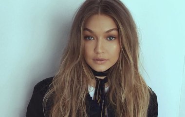 Джиджи Хадид поразила яркими кадрами для глянца Vogue Arabia