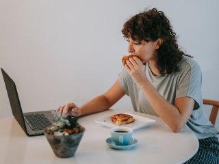 Эти продукты заставляют вас больше есть и набирать вес