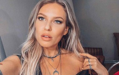 Рита Дакота улетела на отдых с Владом Соколовским