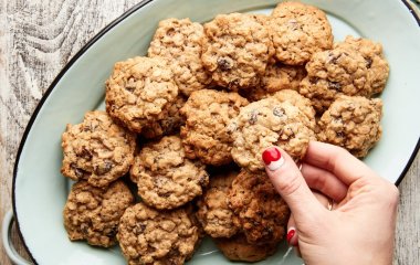 Без вреда для фигуры: как приготовить диетическое овсяное печенье с финиками