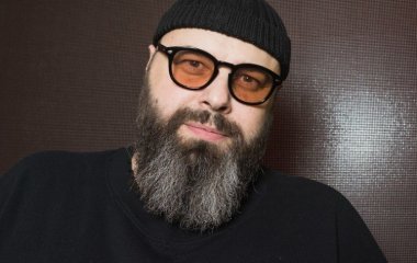 Максим Фадеев учится жить “без уха”