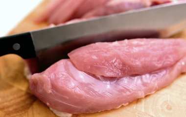 Як зробити, щоб будь-яке м'ясо стало м'ягким і ніжним: два інгредієнти — і воно танутиме в роті