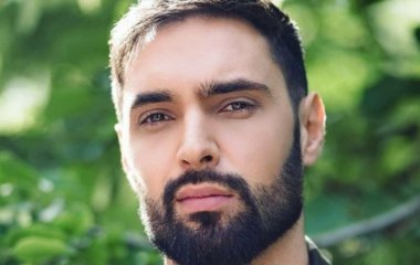 Виталий Козловский в саже и с побитыми руками показался с сигаретой на фронте