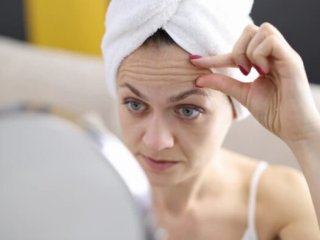 Ученые выяснили, почему люди часто трогают лицо