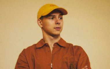 Украинский певец рассказал, как продюсер принес домой гранату и угрожал