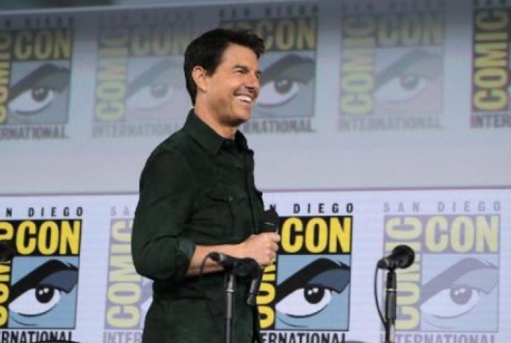 Том Круз был вынужден посадить свой вертолет в чужом частном доме