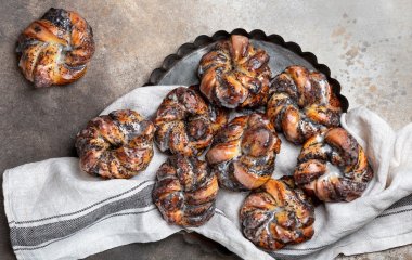 Булочки с маком и глазурью: рецепт вкуснейшей выпечки на выходные