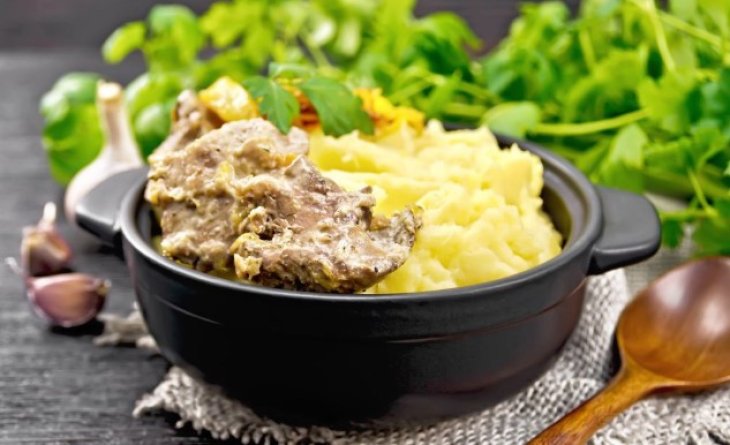 Куриная печень с овощами в сметане: оригинальный рецепт