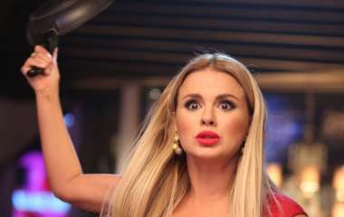 Анна Семенович показала, что делает по ночам
