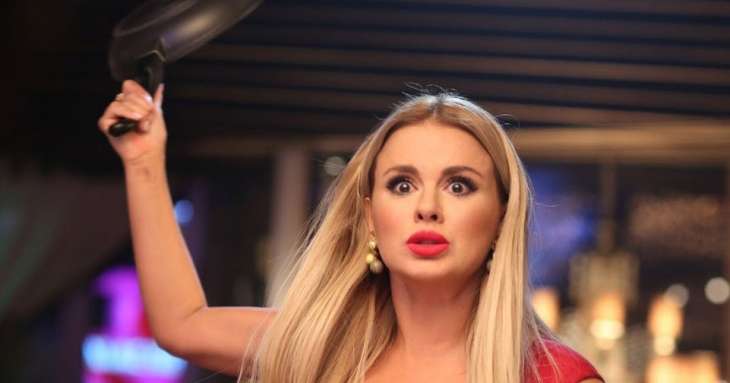Анна Семенович показала, что делает по ночам