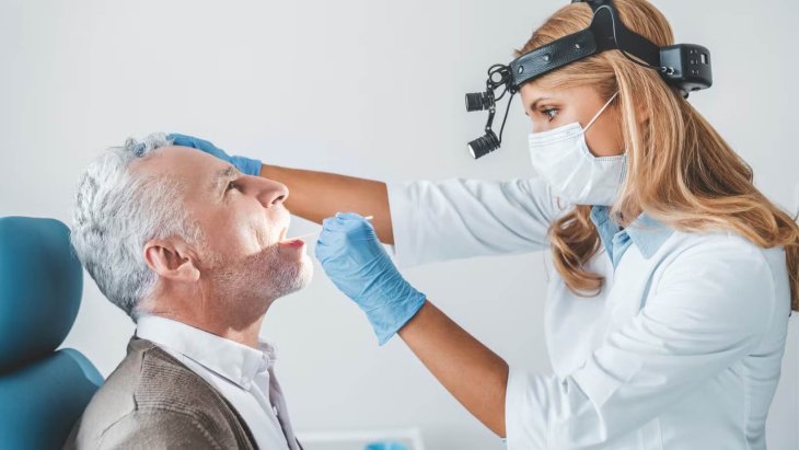 Какие продукты помогут снизить боль в горле