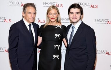 Бен Стиллер вышел на красную дорожку с женой и сыном (фото)