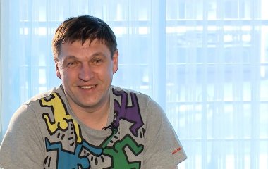 Помощница Дмитрия Орлова требует от него три миллиона, обвиняя в избиениях и домогательствах